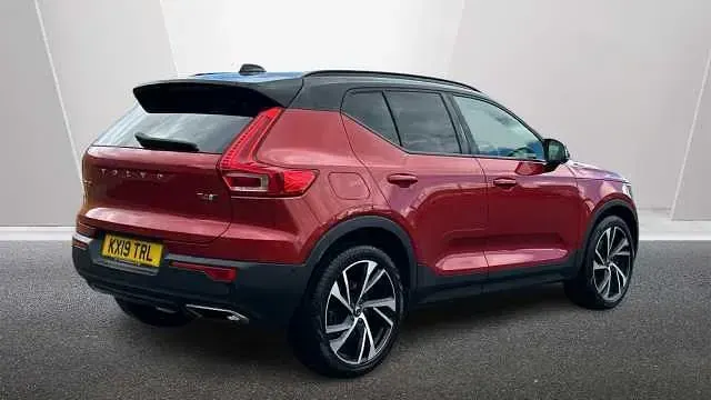 Used Volvo XC40 R-Design 188 HP (138 kW) 2019 Red SUV