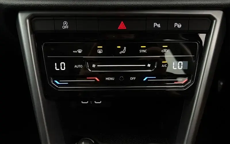 Used VW T-Roc Life 150 HP (110 kW) 2023 Blue SUV