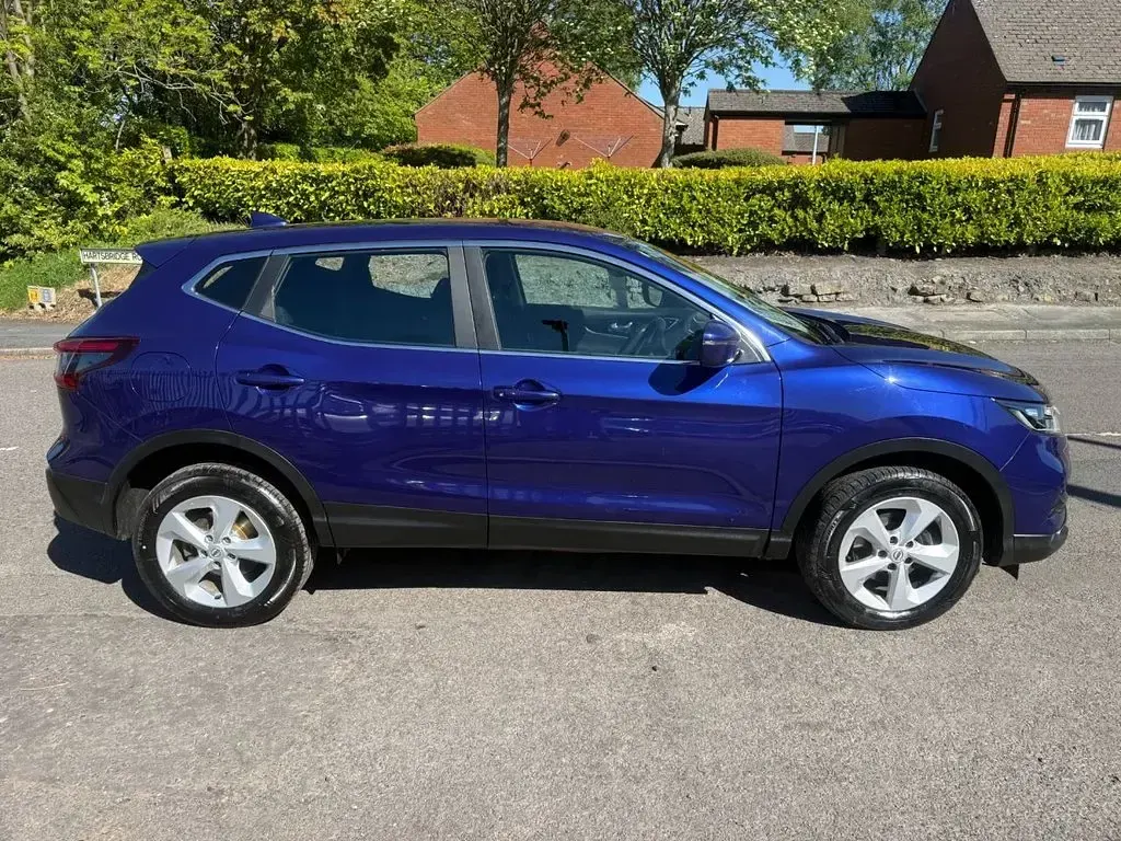 Used Nissan Qashqai Acenta Premium 115 HP (84 kW) 2019 Blue SUV