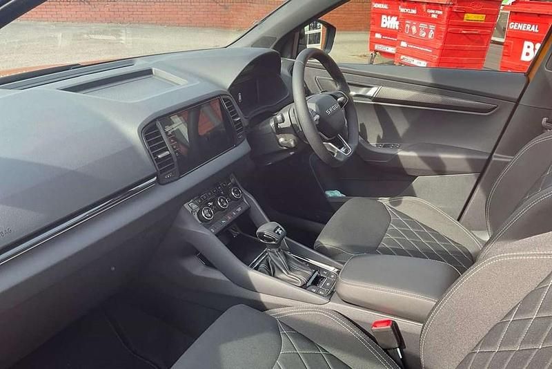 New Skoda Karoq SportLine 190 HP (139 kW) 2025 Orange SUV