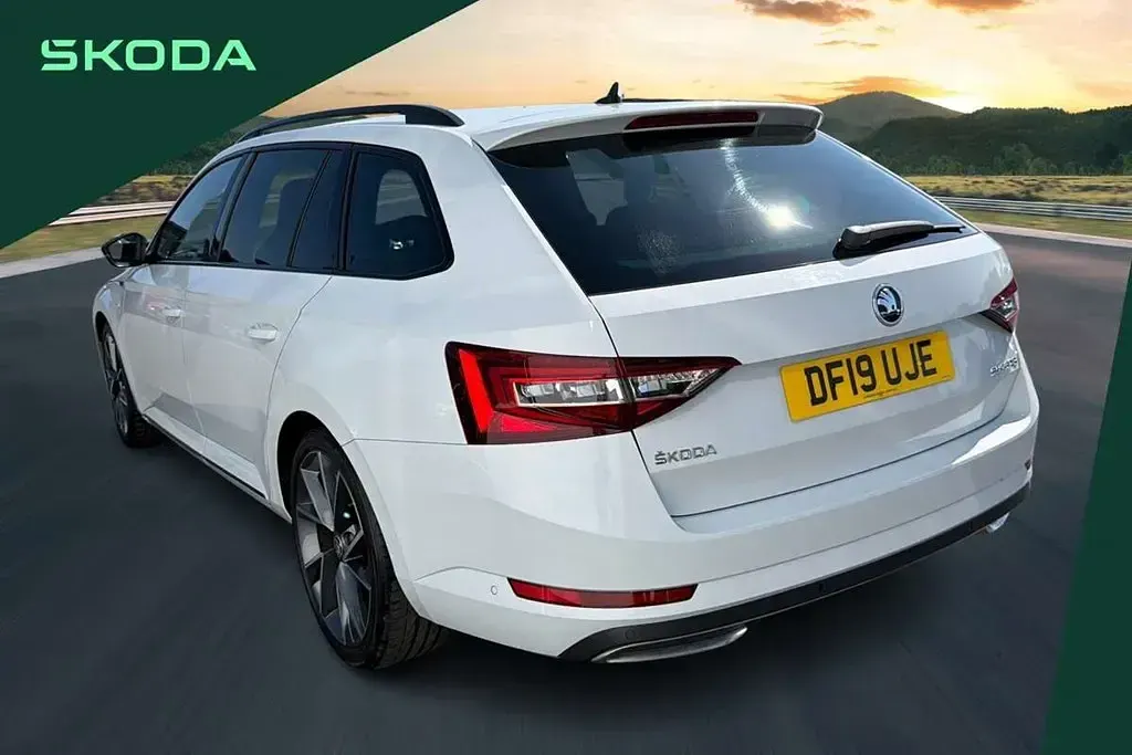 Used Skoda Superb SportLine 150 HP (110 kW) 2019 White Estate