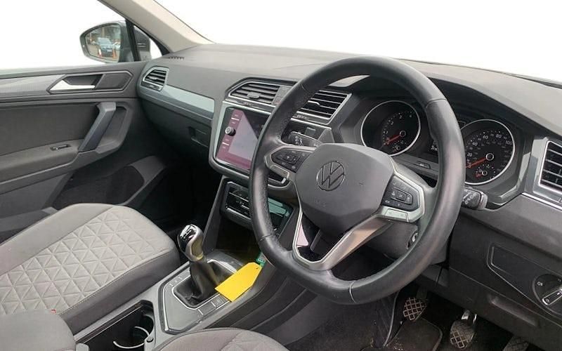 Begagnad VW Tiguan Life 131 HK (96 kW) 2022 Grå SUV