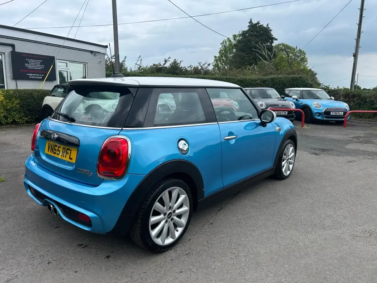 Begagnad Mini Cooper S Hatch 2015 Blå Halvkombi