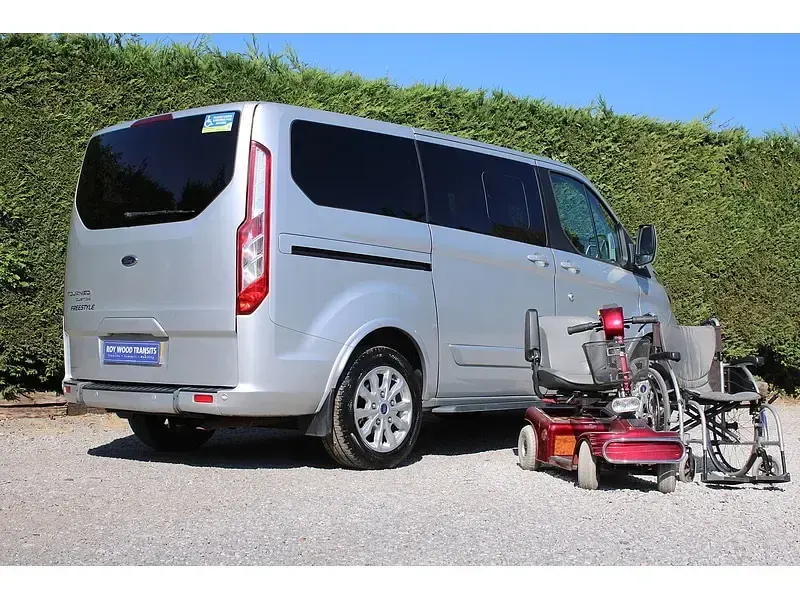 Used Ford Tourneo Custom Titanium 130 HP (95 kW) 2020 Silver Van