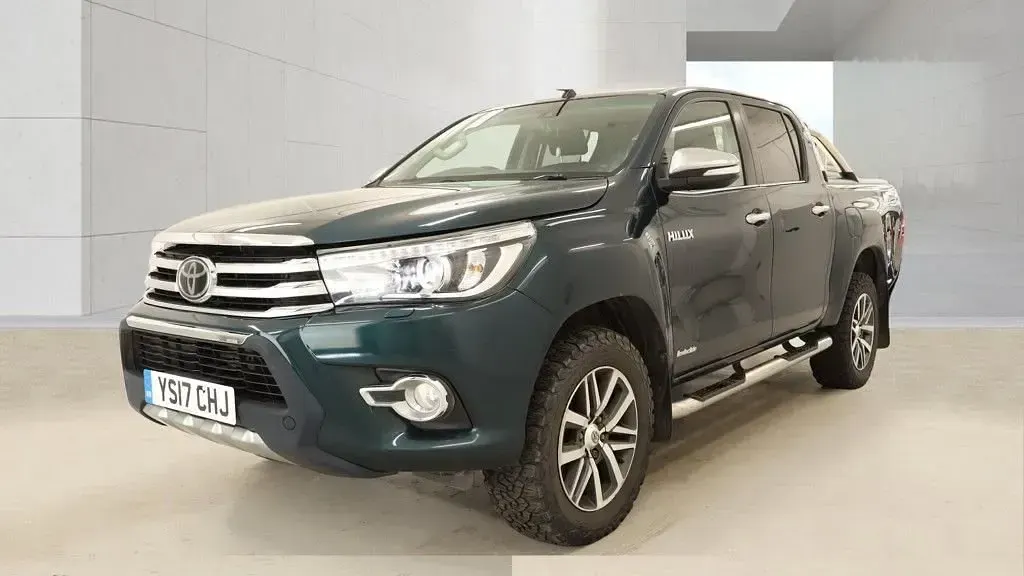Used Toyota HiLux 150 HP (110 kW) 2017 Green Pickup