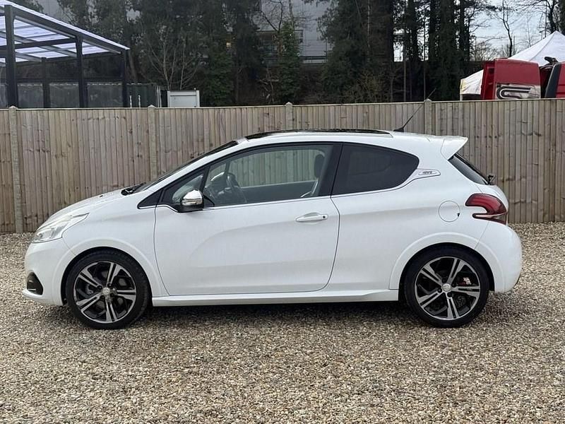 Used Peugeot 208 Prestige 208 HP (152 kW) 2016 White Hatchback