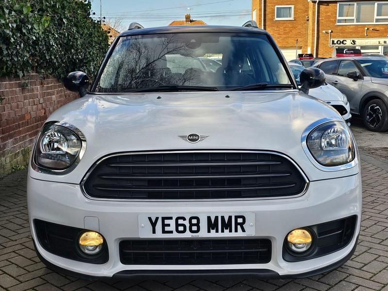Used Mini Cooper D 2018 White Hatchback
