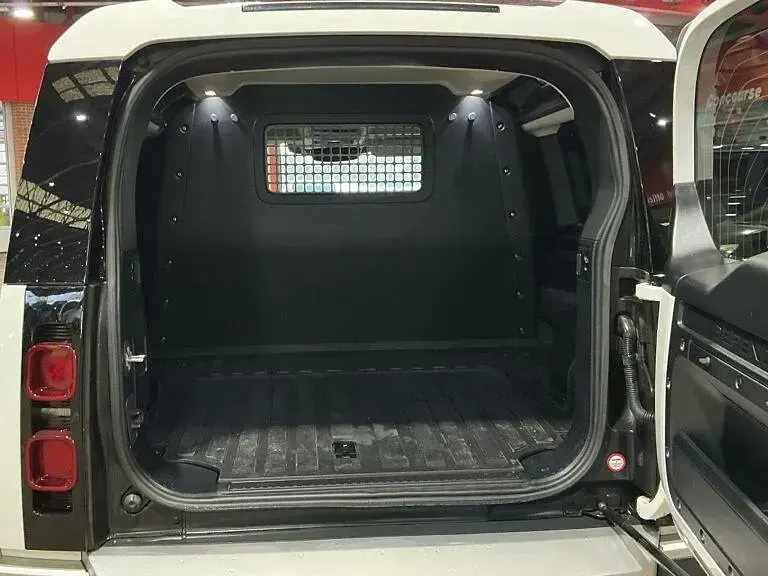 Used Land Rover Defender S 250 HP (183 kW) 2023 White SUV