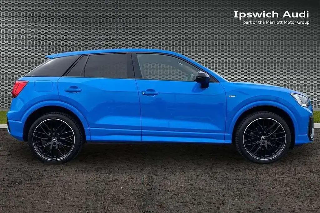Used Audi Q2 Black Edition 108 HP (79 kW) 2021 Blue SUV