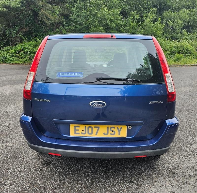 Used Ford Fusion Zetec 79 HP (58 kW) 2007 Blue Hatchback