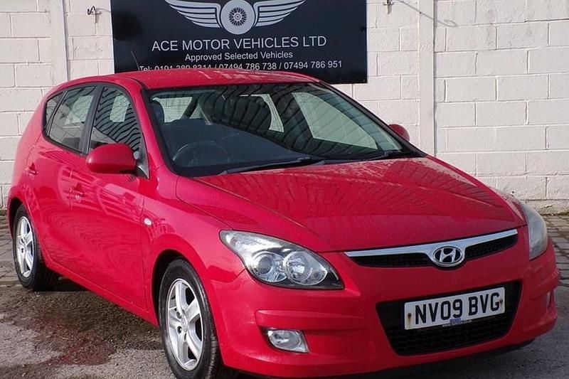 Red Used 2009 Hyundai i30 Comfort Hatchback | £1,750 (Fair price) - Image 1/1