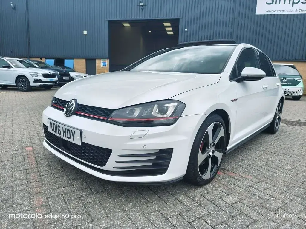 Used VW Golf VII GTI 220 HP (161 kW) 2016 White Hatchback