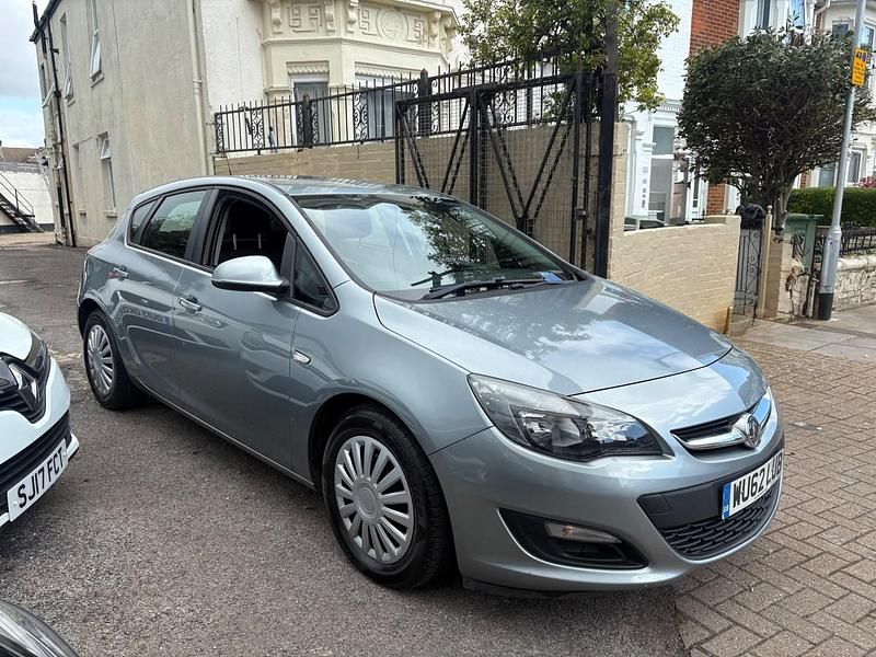 Second-hand Vauxhall Astra S 110 CP (80 kW) 2012 Argintiu Hatchback