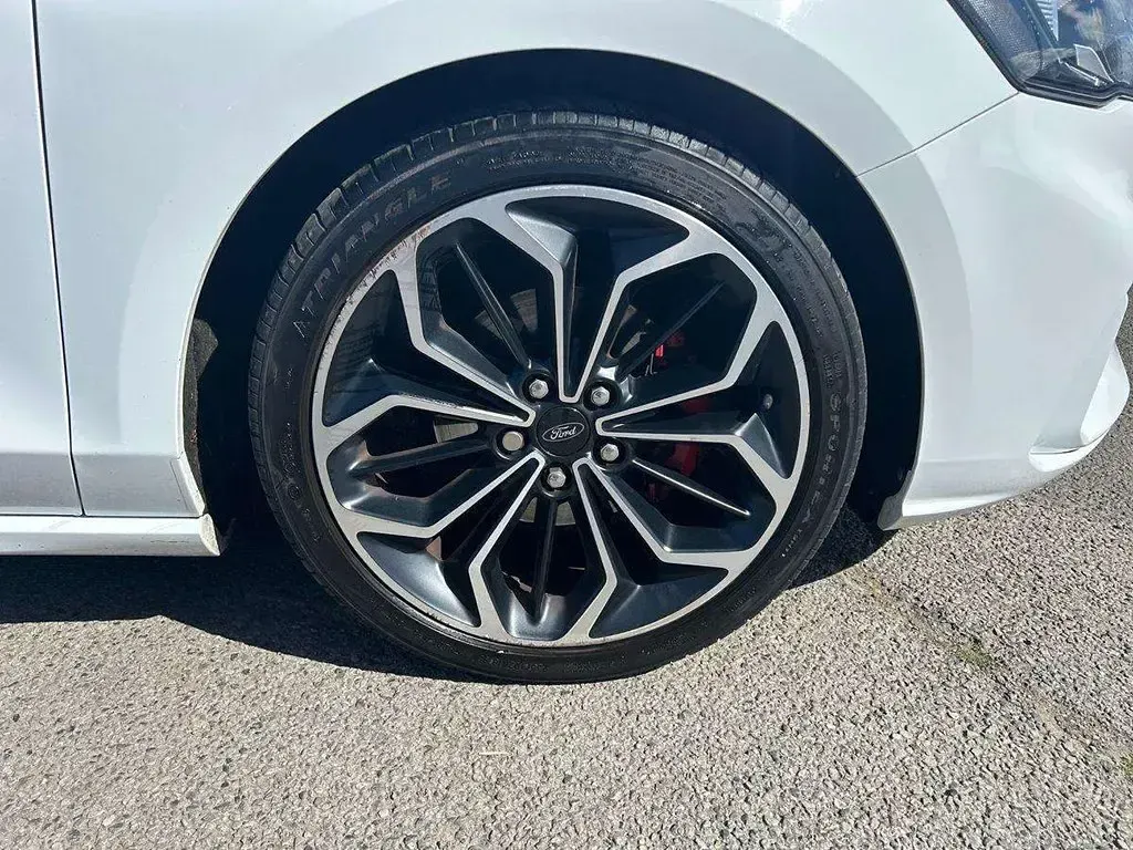 Used Ford Focus ST-Line X 123 HP (90 kW) 2018 White Hatchback