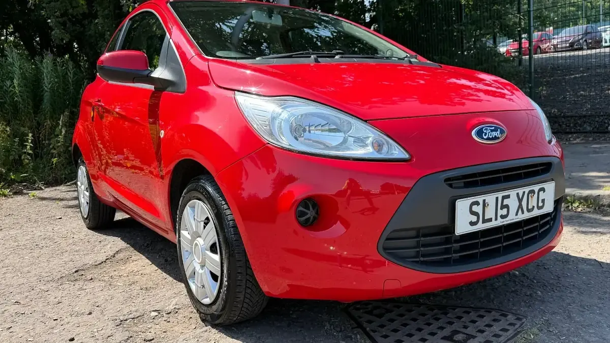 Used Ford Ka 69 HP (50 kW) 2015 Red Hatchback