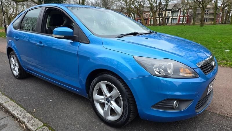 Used Ford Focus Zetec 2011 Blue Hatchback