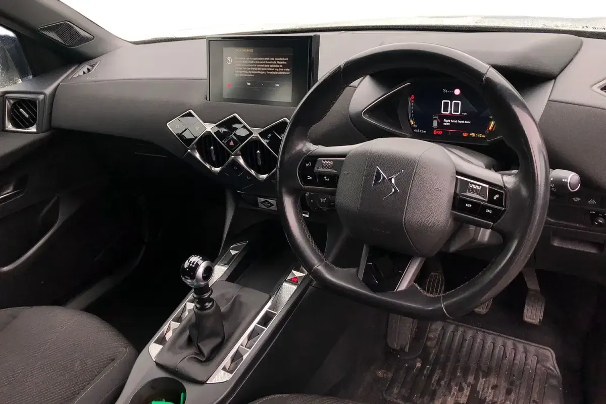 Used DS Automobiles DS3 Elegance 101 HP (74 kW) 2020 White Hatchback