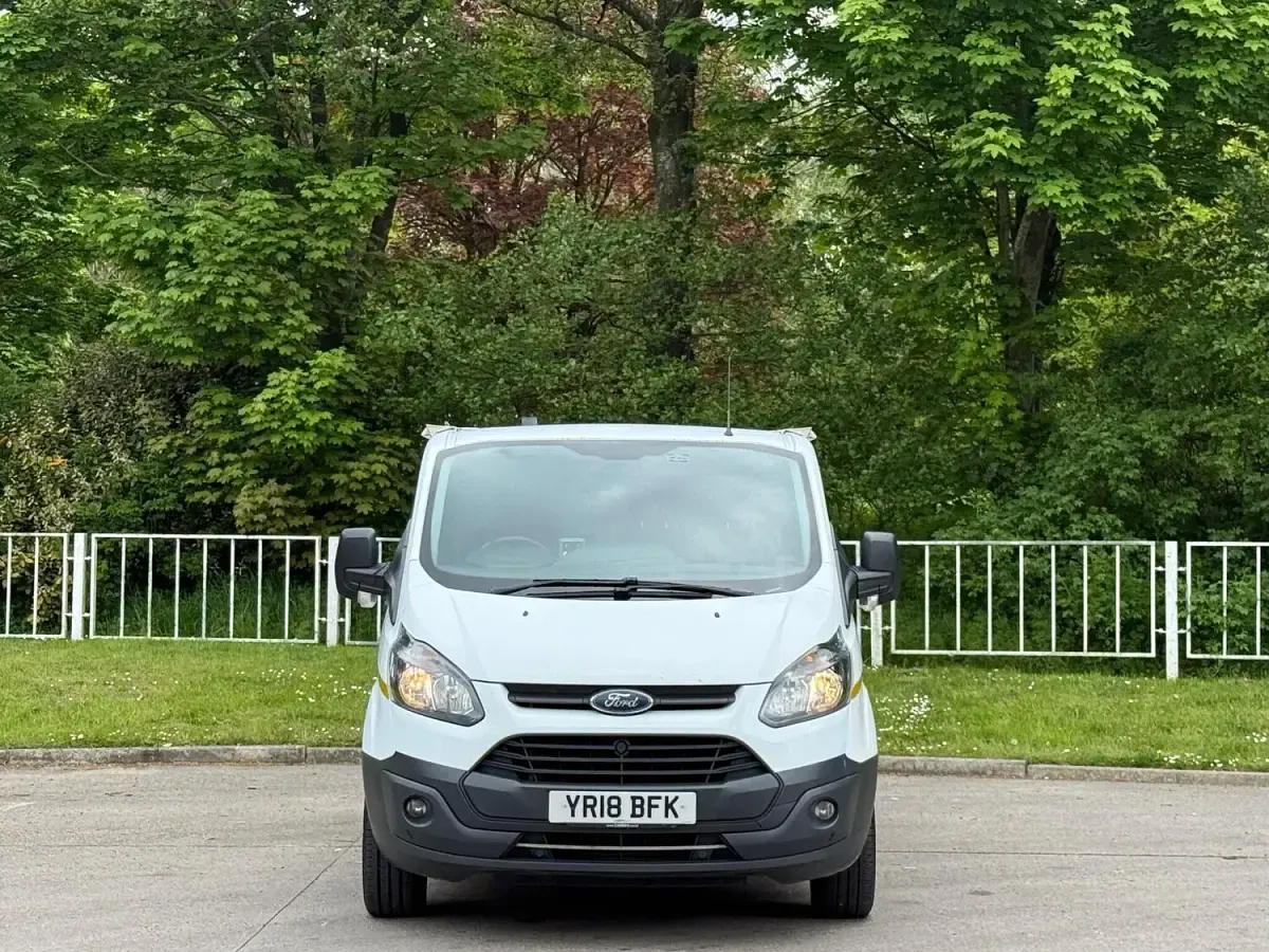 Used Ford Transit Custom 105 HP (77 kW) 2018 White Van