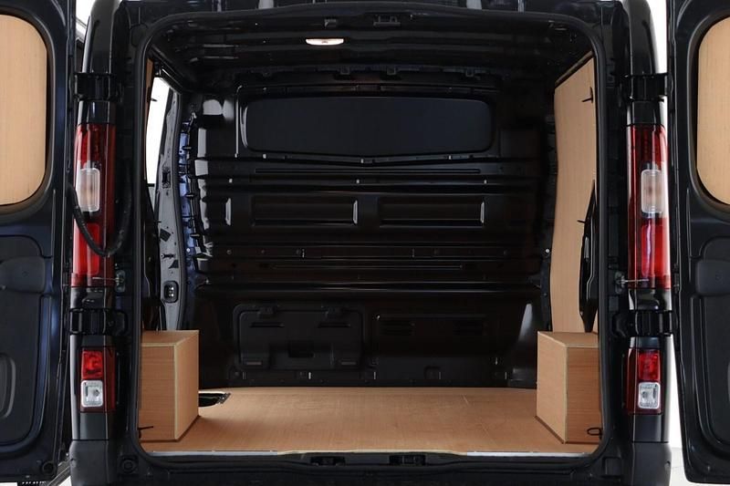 Nuevo Renault Trafic 2025 Negro