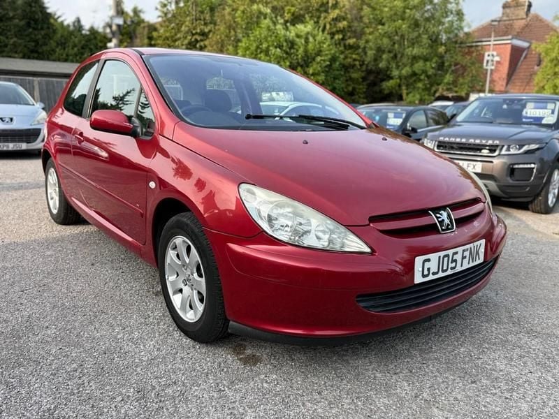Red Used 2005 Peugeot 307 Hatchback | £1,695 - Image 1/4