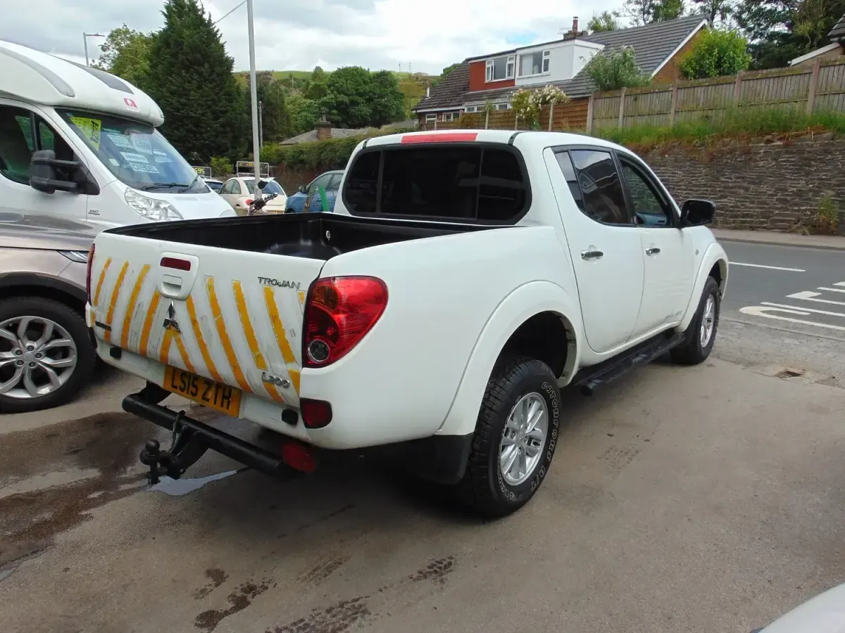 Used Mitsubishi L200 175 HP (128 kW) 2015 White Pickup