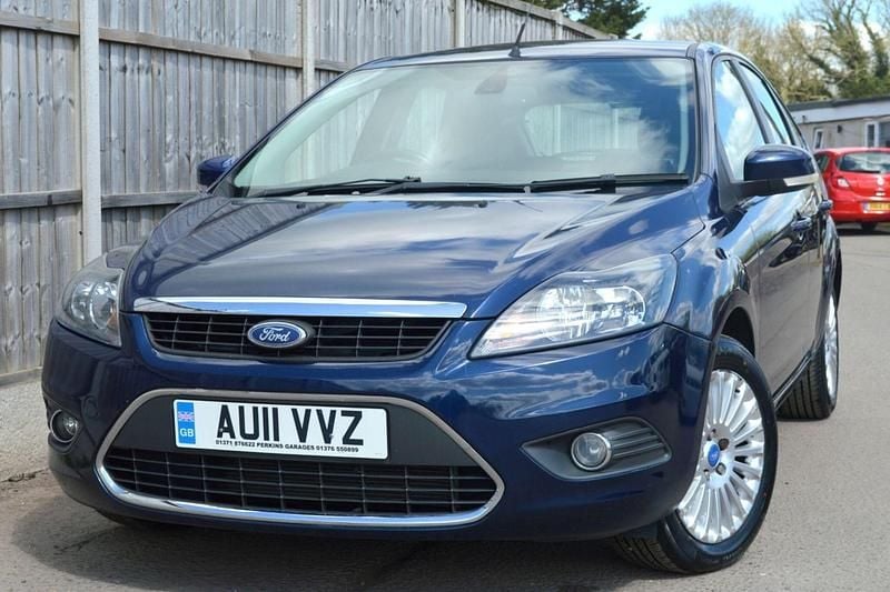Begagnad Ford Focus Titanium 2011 Blå Halvkombi
