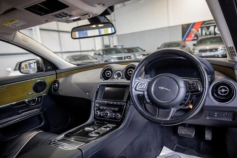 Used Jaguar XJ Premium Luxury 300 HP (220 kW) 2017 Grey Sedan