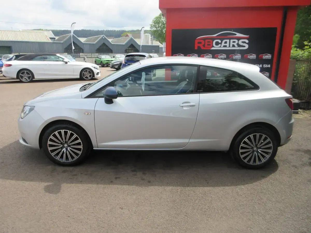 Usado Seat Ibiza CONNECT 2016 Prateado Citadino