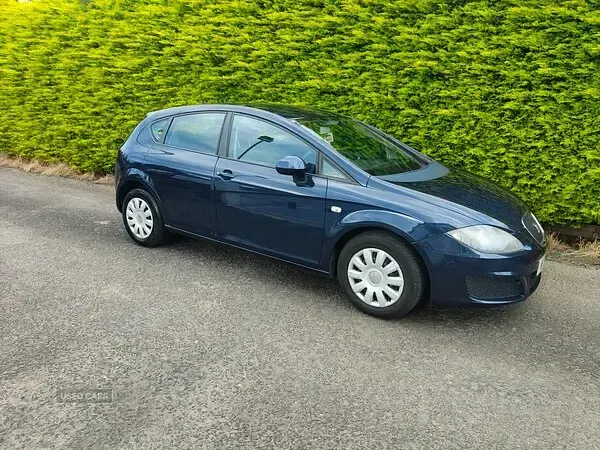 Used Seat Leon Ecomotive 105 HP (77 kW) 2011 Blue Hatchback