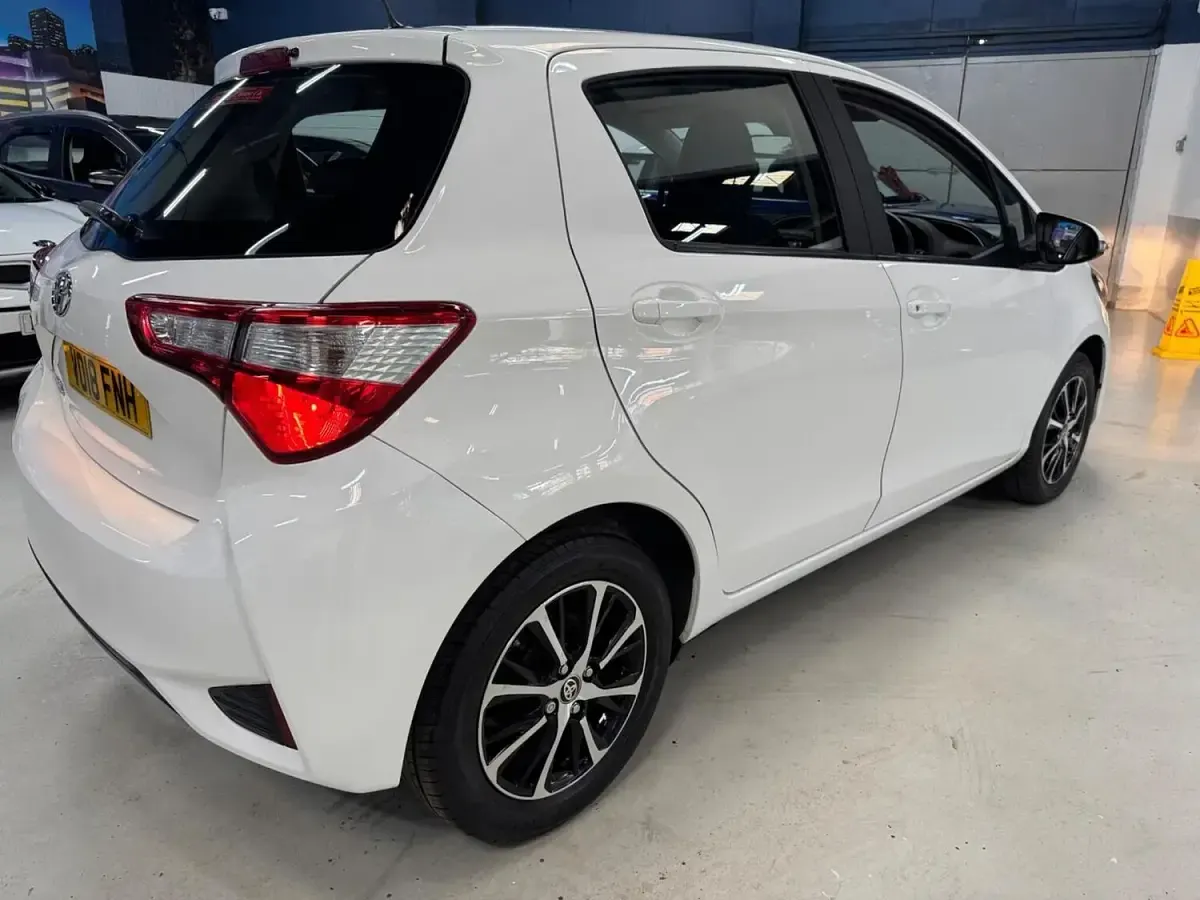 Used Toyota Yaris 111 HP (81 kW) 2018 White Hatchback