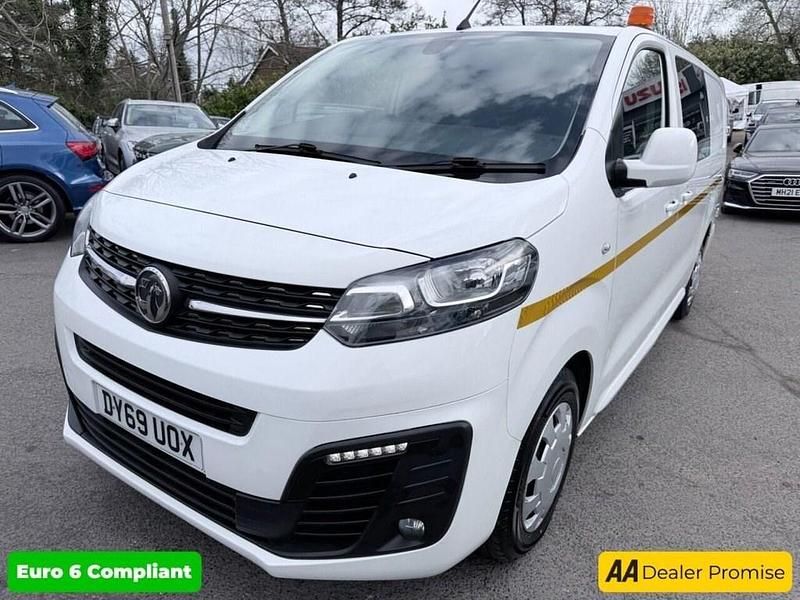 Second-hand Vauxhall Vivaro Sportive 2019 Alb Monovolum