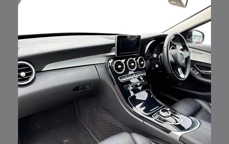 Used Mercedes C200 180 HP (132 kW) 2018 Black Estate