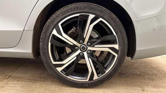 Used Volvo V60 Ultra 197 HP (144 kW) 2025 Estate