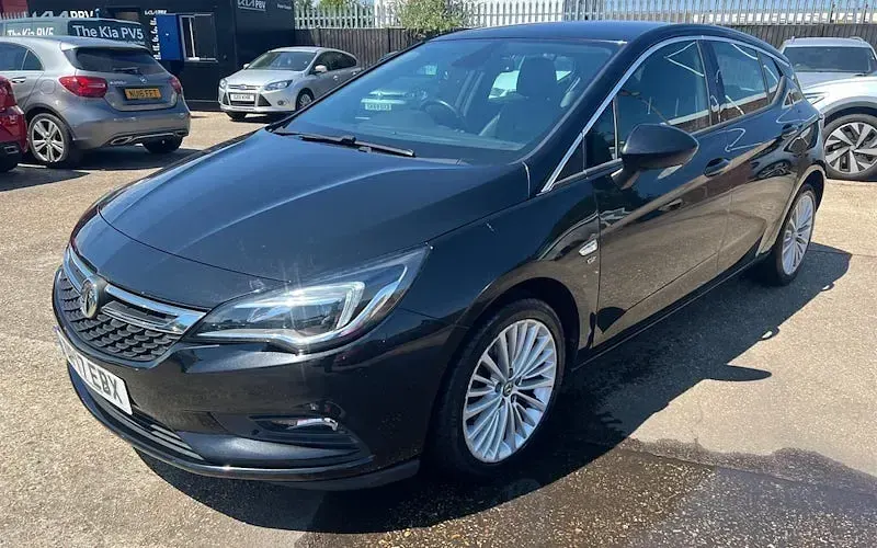 Used Vauxhall Astra Elite 110 HP (80 kW) 2017 Black Hatchback