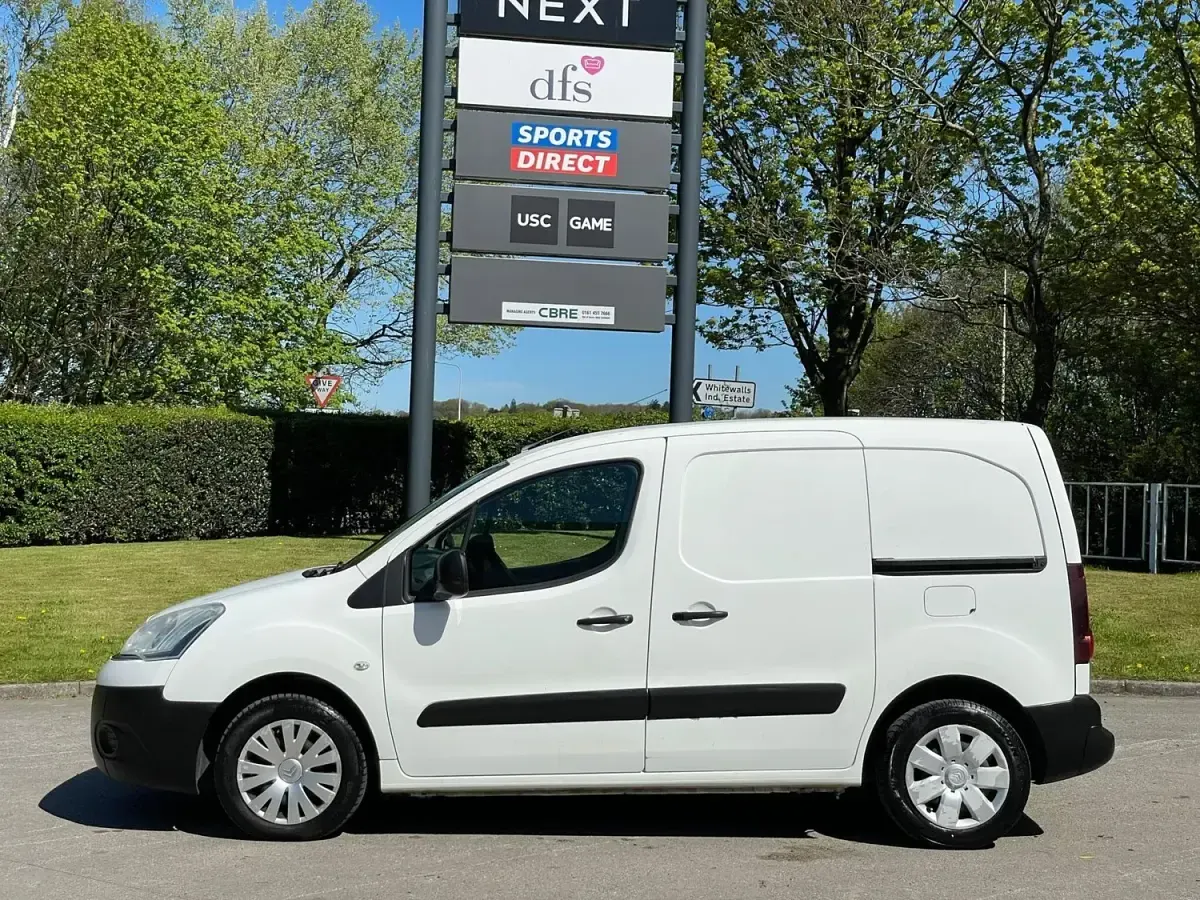 Usado Citroën Berlingo 75 CV (55 kW) 2014 Blanco Monovolumen