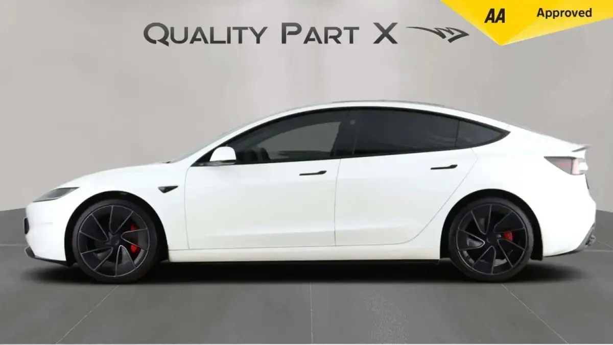 Używany Tesla Model 3 Performance 77 kW (106 KM) 2024 Biały Sedan/Limuzyna