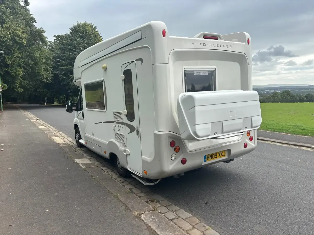Used Peugeot Boxer 120 HP (88 kW) 2009 White Van