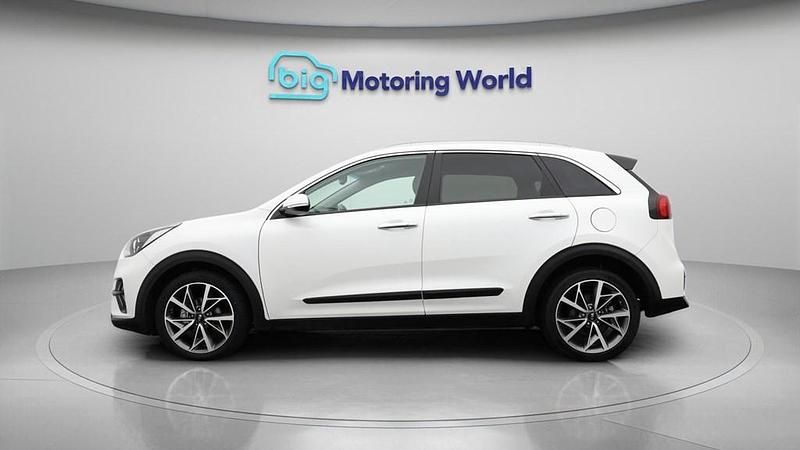 Used Kia Niro 139 HP (102 kW) 2021 White SUV