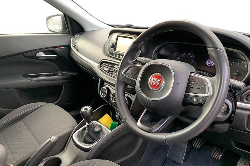 Used Fiat Tipo Lounge 120 HP (88 kW) 2018 Black Estate