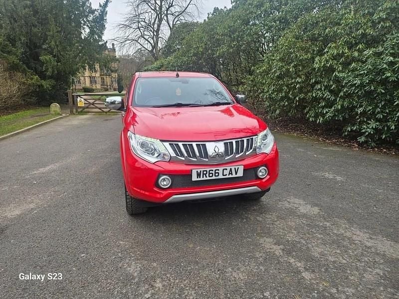 Used Mitsubishi L200 178 HP (130 kW) 2016 Red Pickup