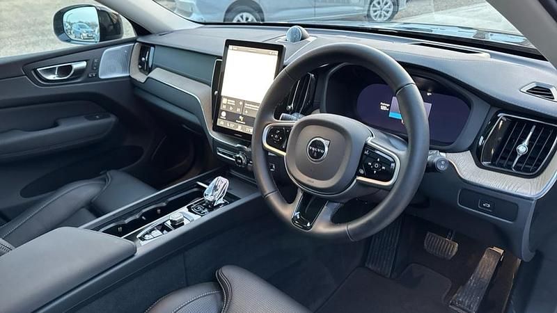 Used Volvo XC60 Ultra 250 HP (183 kW) 2025 Black SUV