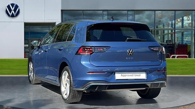 Second-hand VW Golf VIII GTE 272 CP (200 kW) 2025 Albastru