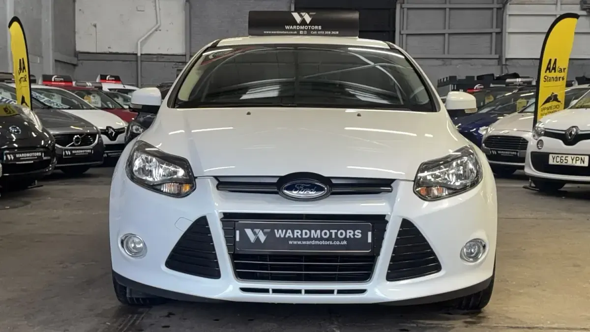 Usado Ford Focus Zetec 125 CV (91 kW) 2012 Blanco Utilitario