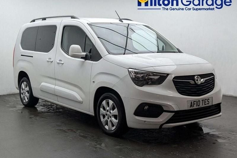 Used Vauxhall Combo S 100 HP (73 kW) 2019 White MPV