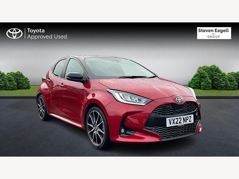 Red/black Used 2022 Toyota Yaris Hybrid Sport Hatchback | £17,999 (Super price) - Image 1/3