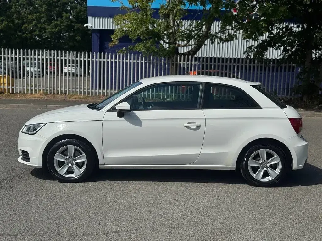 Used Audi A1 Design 116 HP (85 kW) 2015 White Hatchback