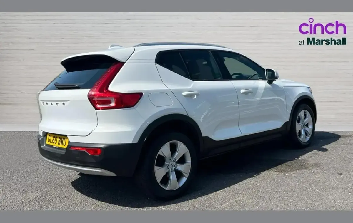 Used Volvo XC40 Momentum 150 HP (110 kW) 2019 White SUV