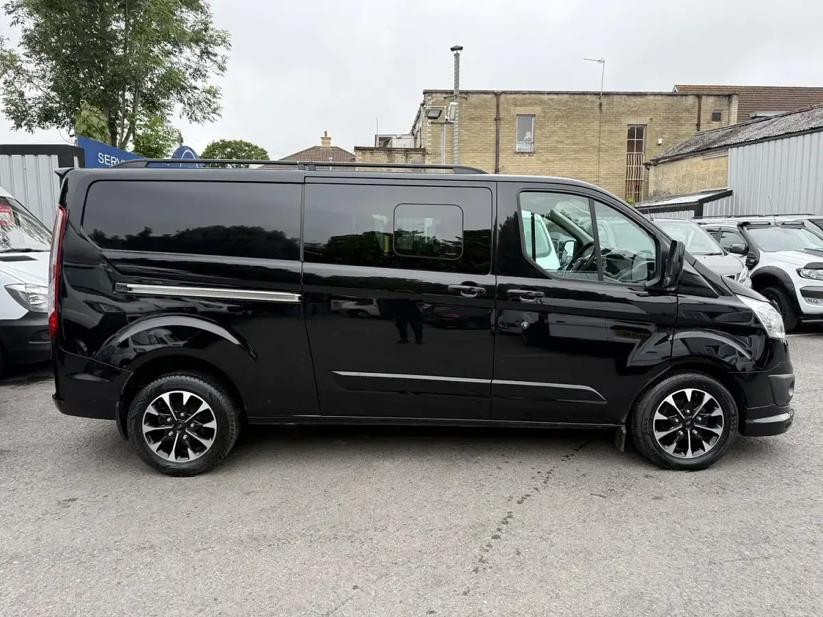 Used Ford Transit Custom Limited 170 HP (125 kW) 2017 Black Van