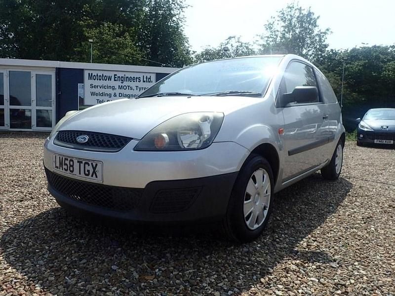 Used Ford Fiesta 68 HP (50 kW) 2008 Silver Hatchback