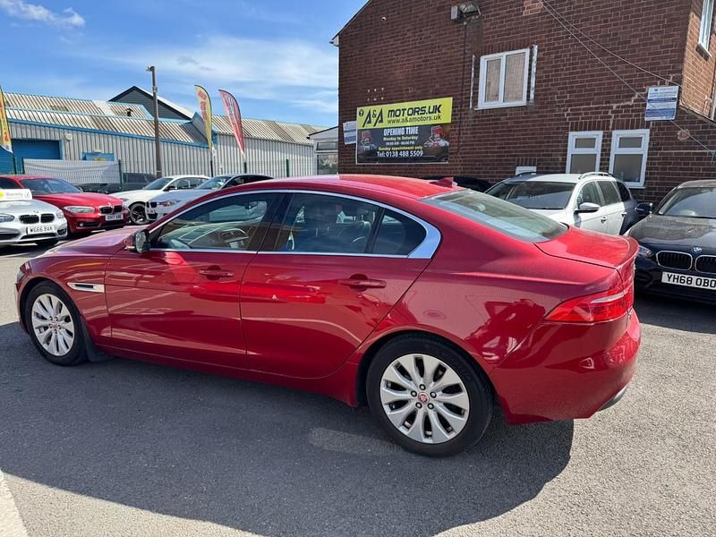 Usado Jaguar XE Prestige 2015 Vermelho Sedan